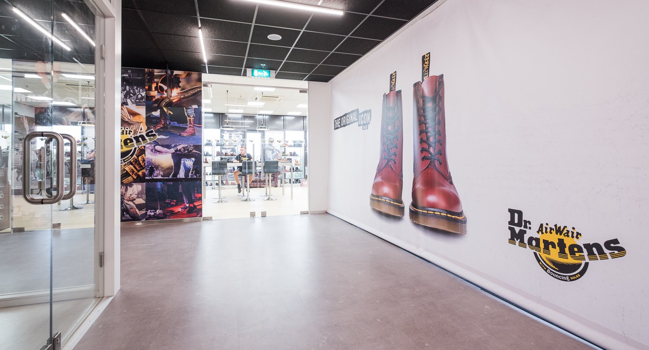 KIJKTIP: Een kijkje in de Dr. Martens fabriek in het nieuwe programma The Production Line