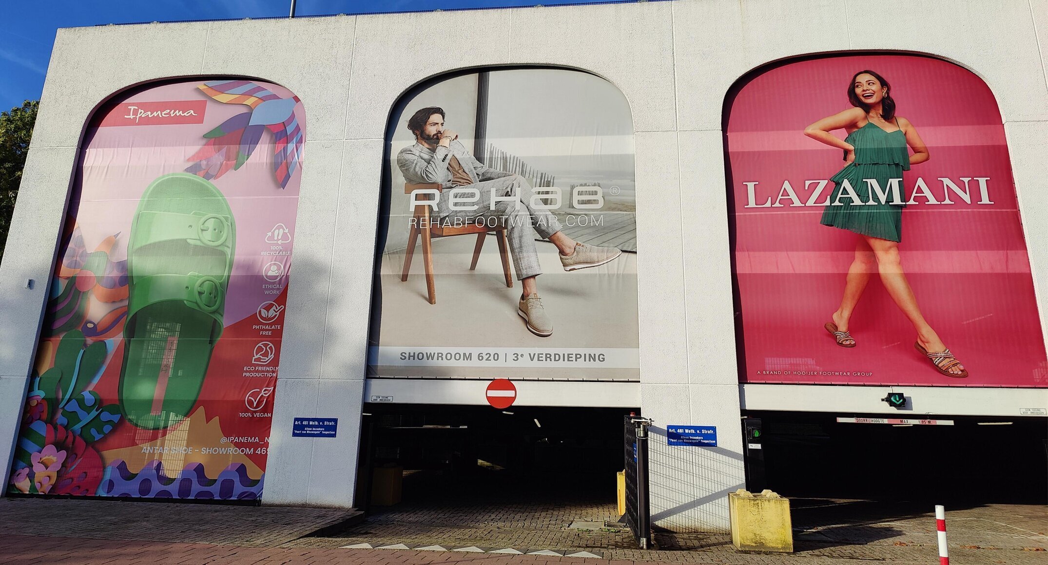 Promoot jouw merk op een XL banner op de parkeergarage!