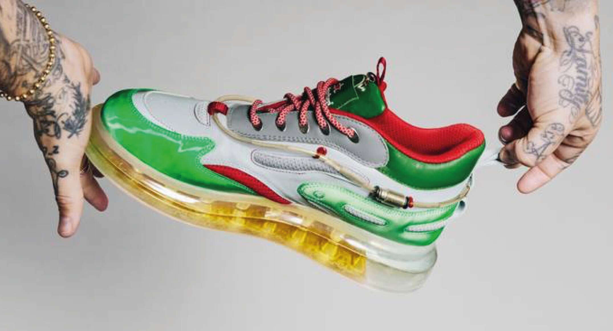 Heineken ontwerpt eigen sneaker waarmee je letterlijk op bier loopt