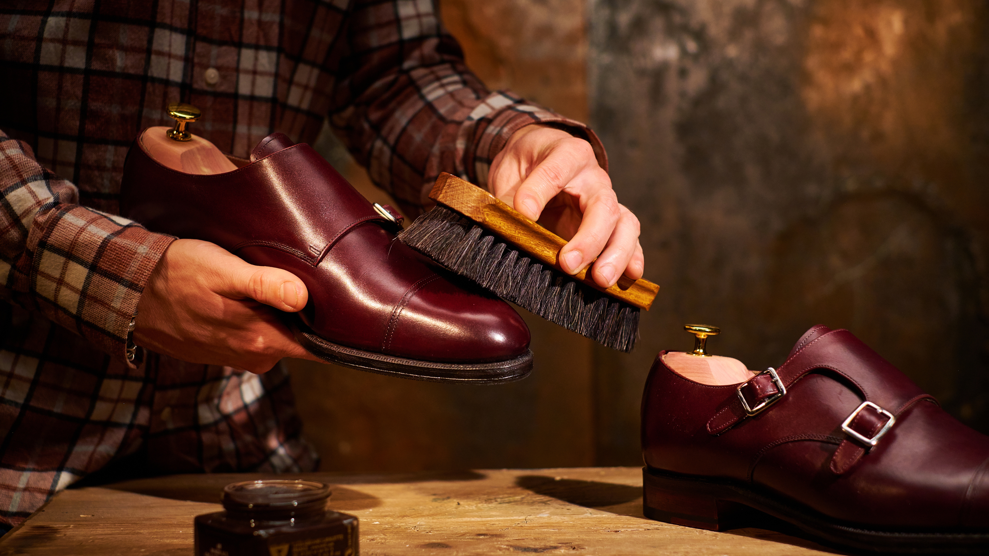 Het Financieele Dagblad: Dutch Shoe Industry Battles to Survive