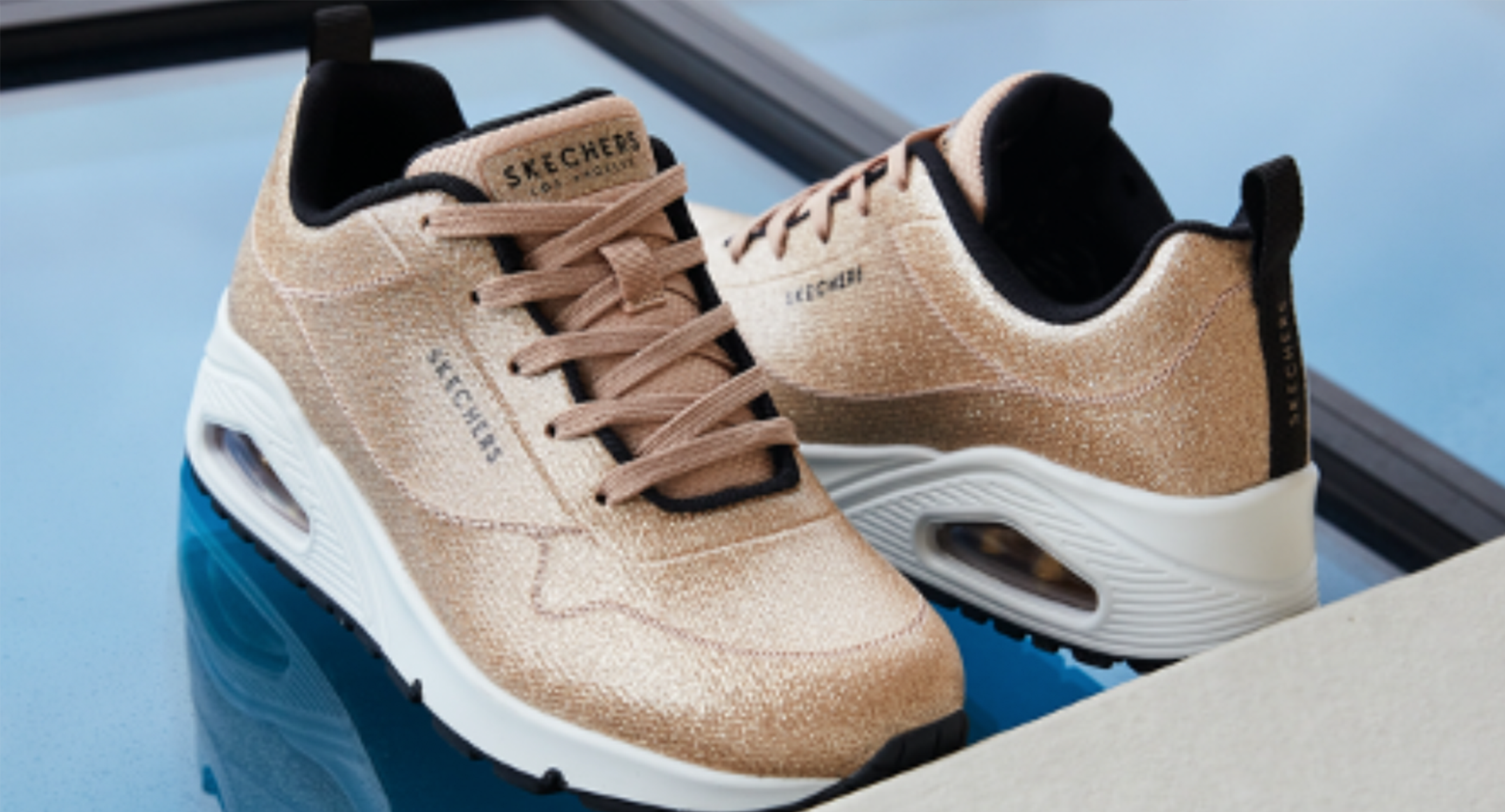 "Casual chic – de dresscode voor kerst 2020 ", aldus Skechers