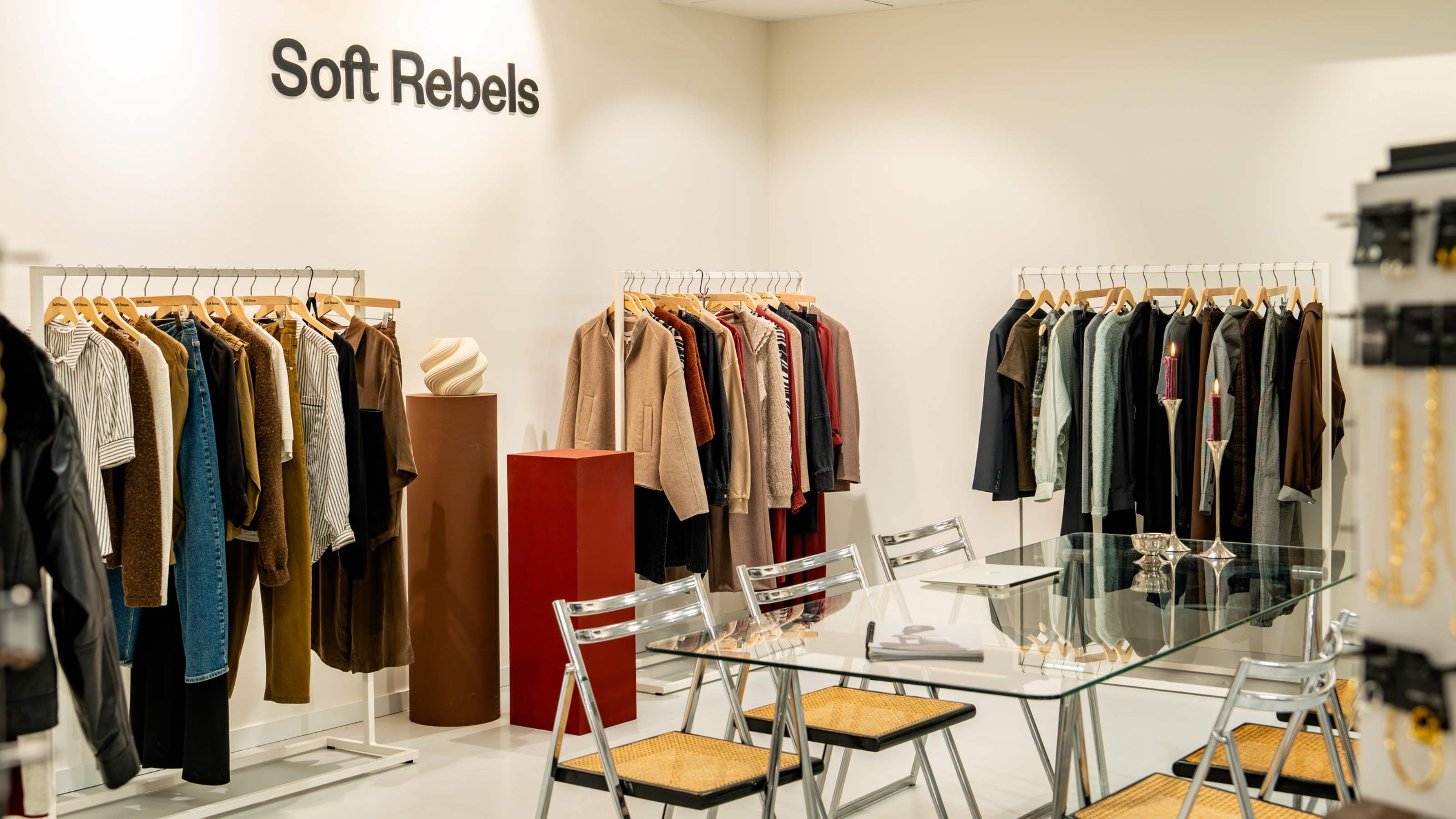 In conversation with Jomy Mijnhart from En/Coulisse agency