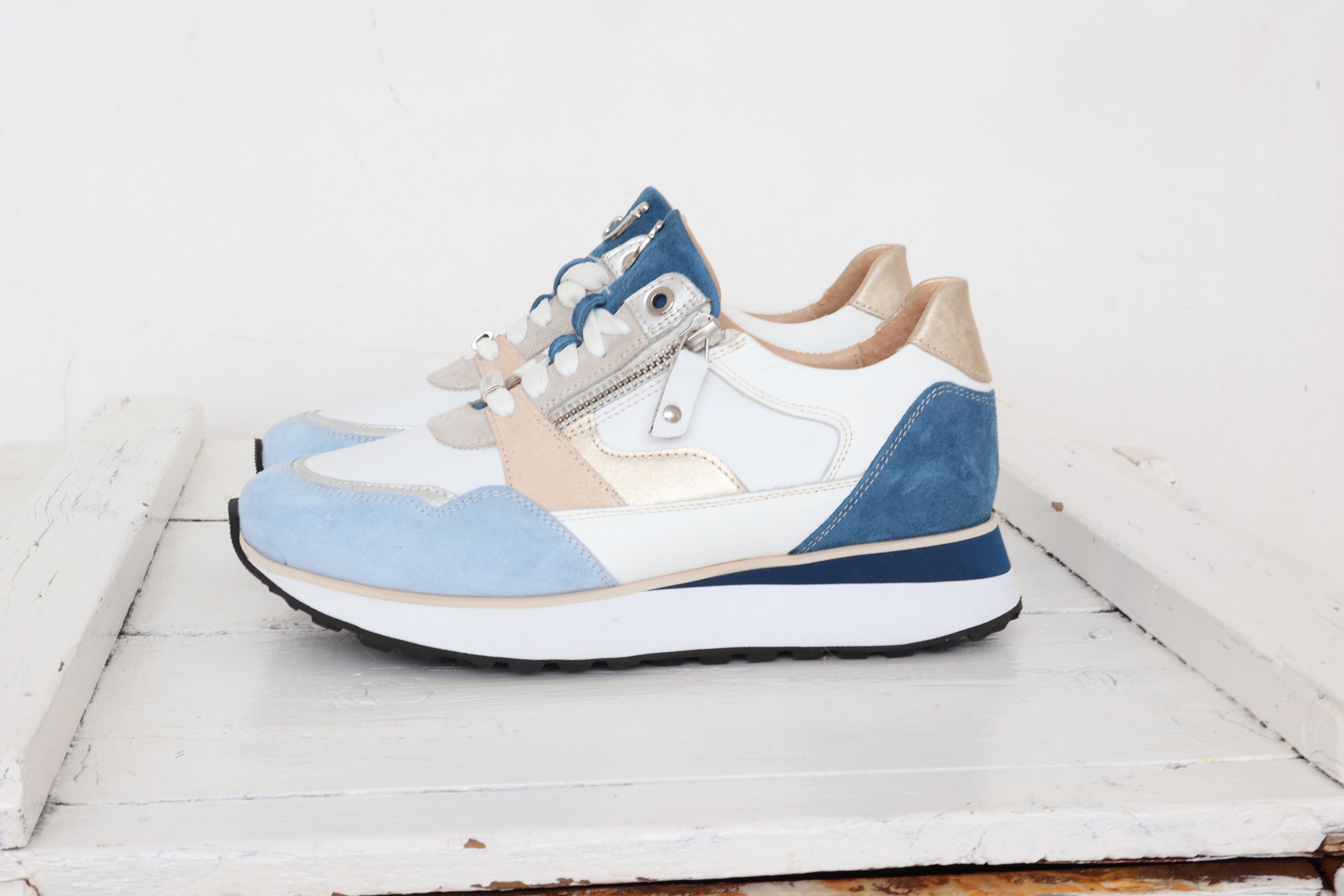 Footnotes - SS25-134.JPG