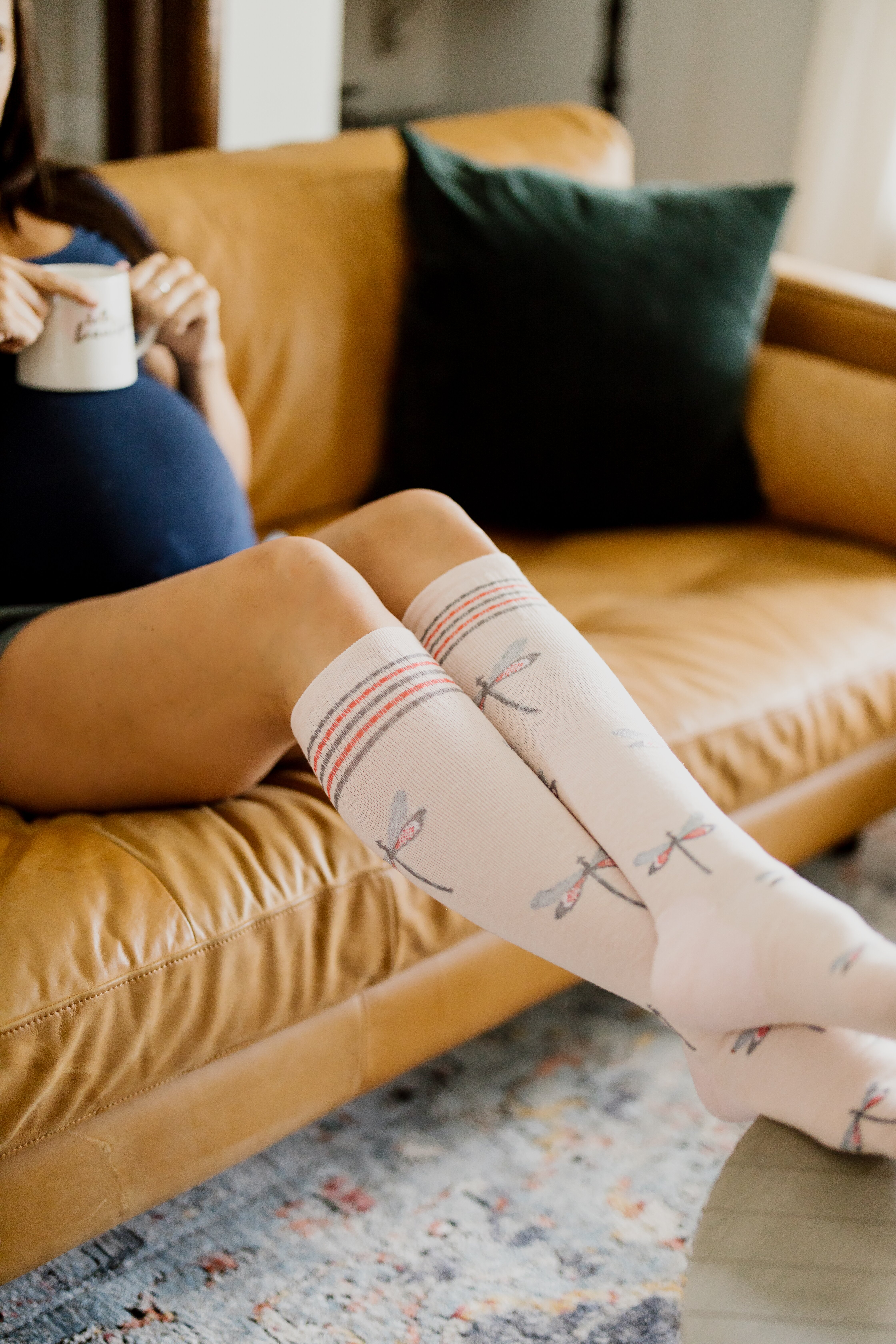 Lifestyle_SW106W_Womens Dragonfly_Rose Shimmer_522_Pregnancy_Carrs_2.jpg