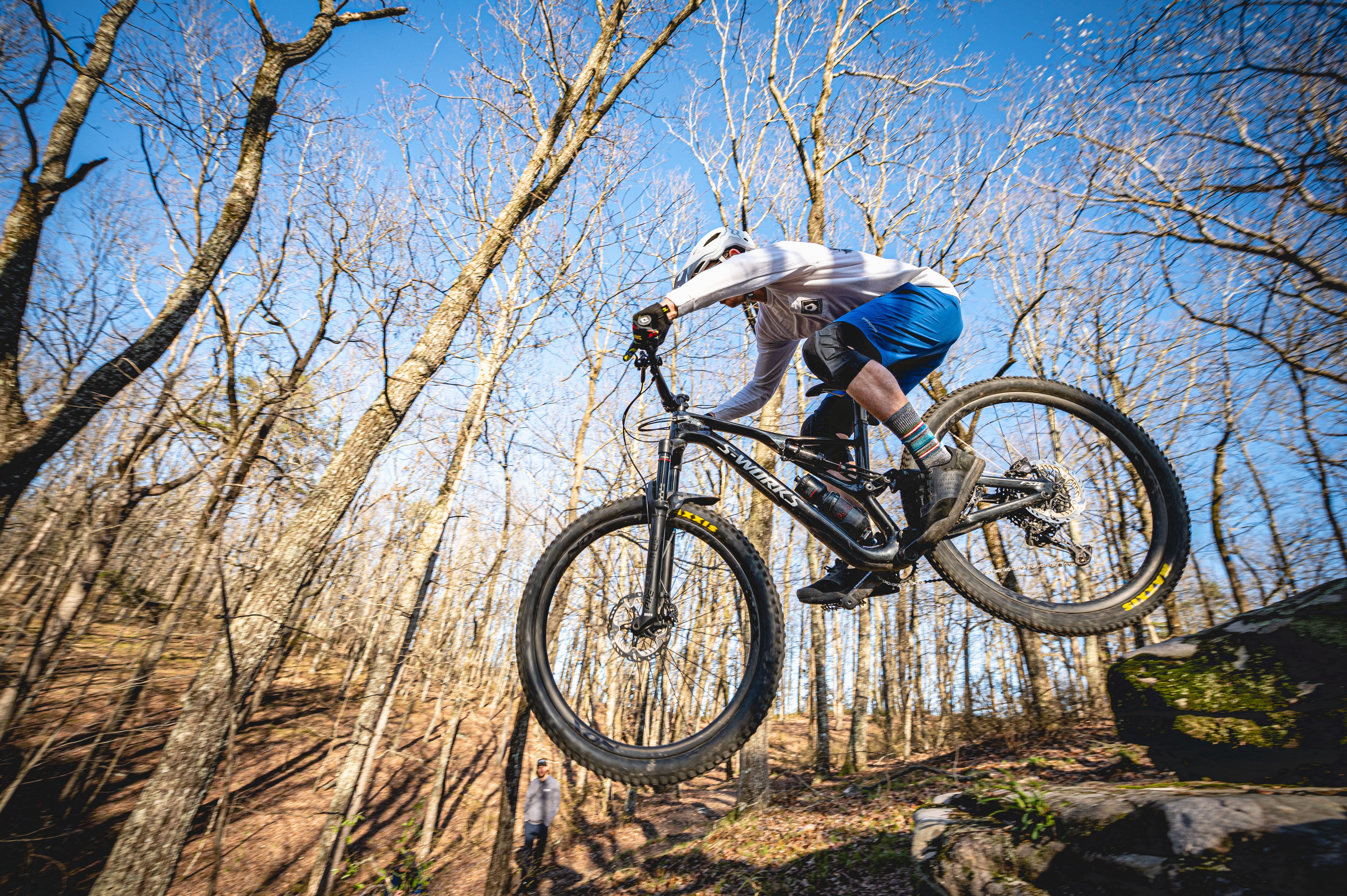 Lifestyle_SW69M_Parks Twill Crew_Outdoor Hiking Trails_2.jpg