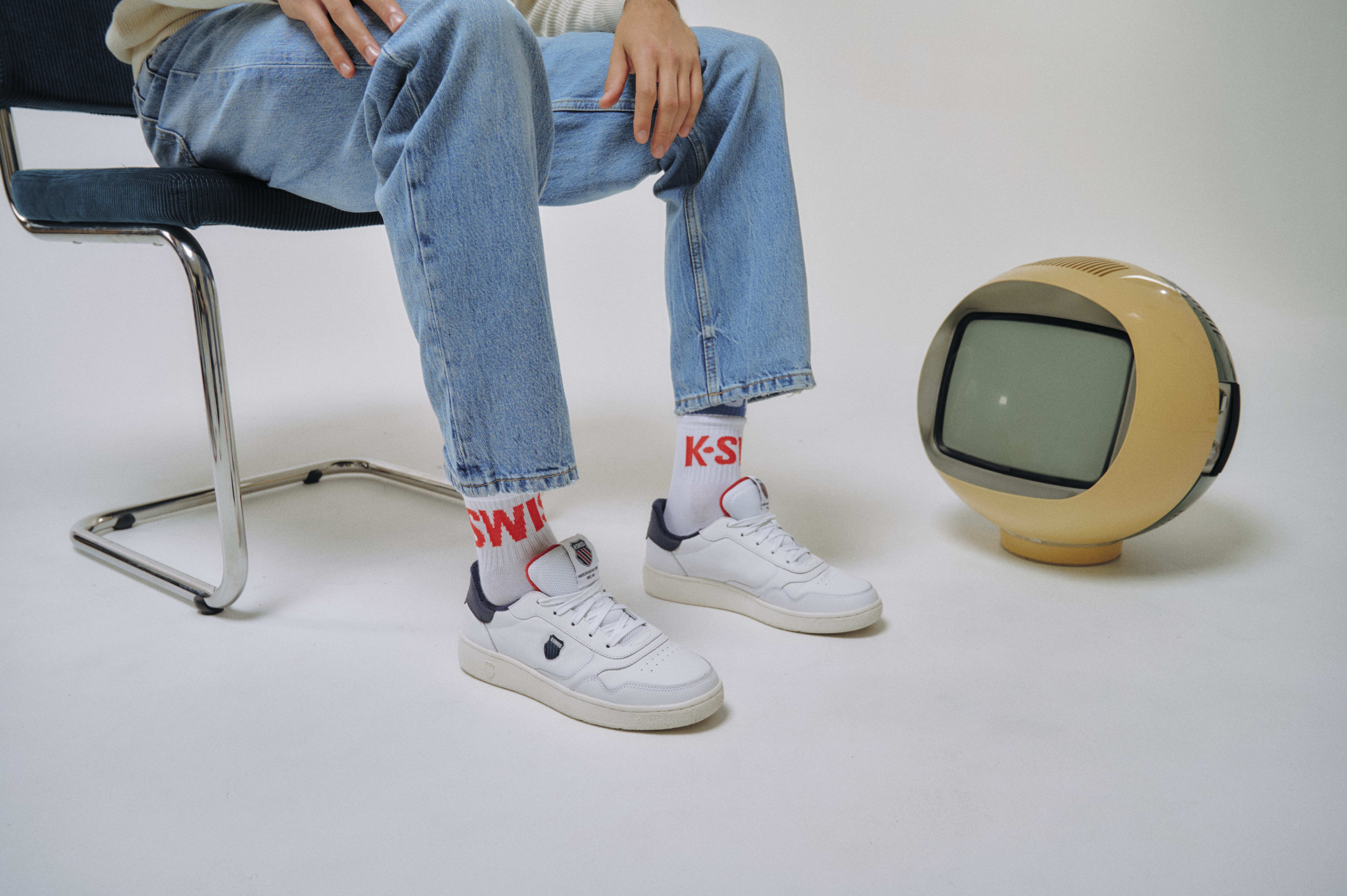 Slammshield-II-04312-968-wht-pct-snw-wht-lifestyle-05.jpg